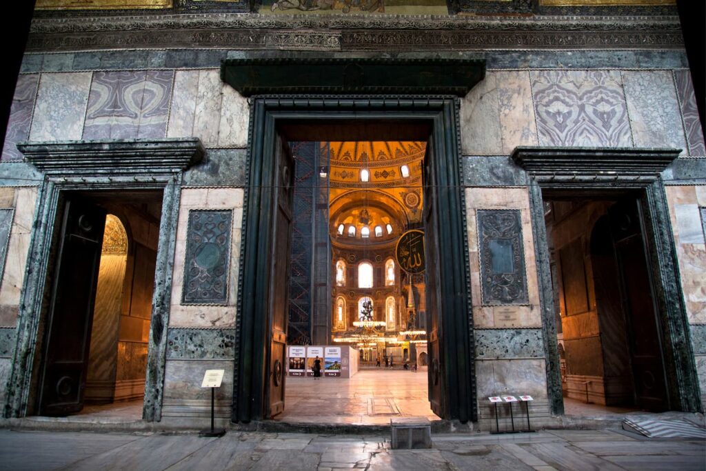 kaiserliches tor santa sofia istanbul